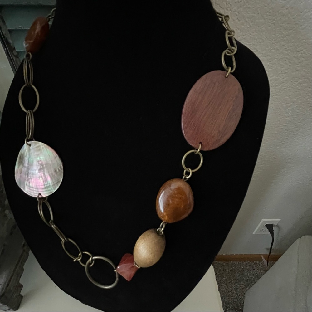 Chic Multi-Color Shell and Bead Necklace - Picture 2 of 5